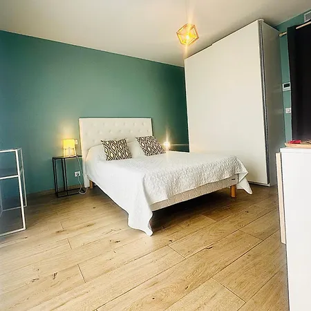 Twenty Rent Guest house *